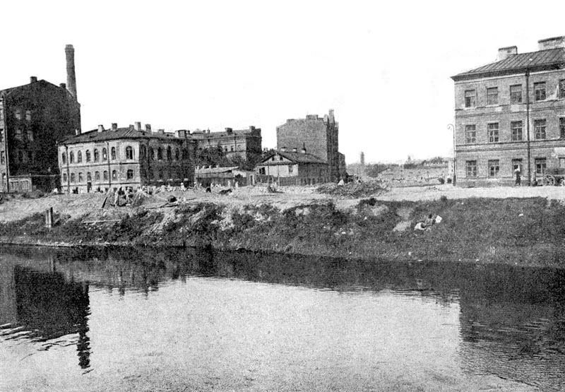 В 1920-х гг. реку засыпали