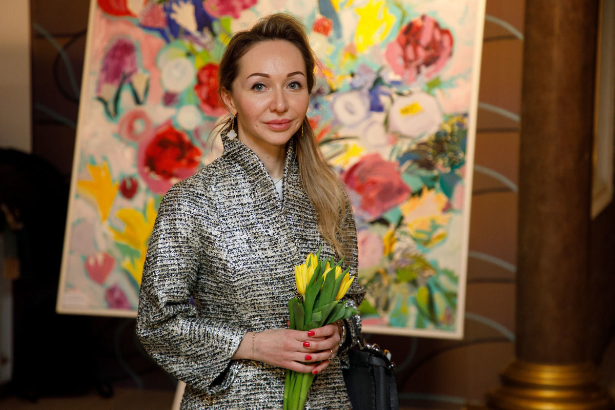 Художника Валерия Лошак выставила валенок-гигант из Книги рекордов Гиннесса на продажу 
