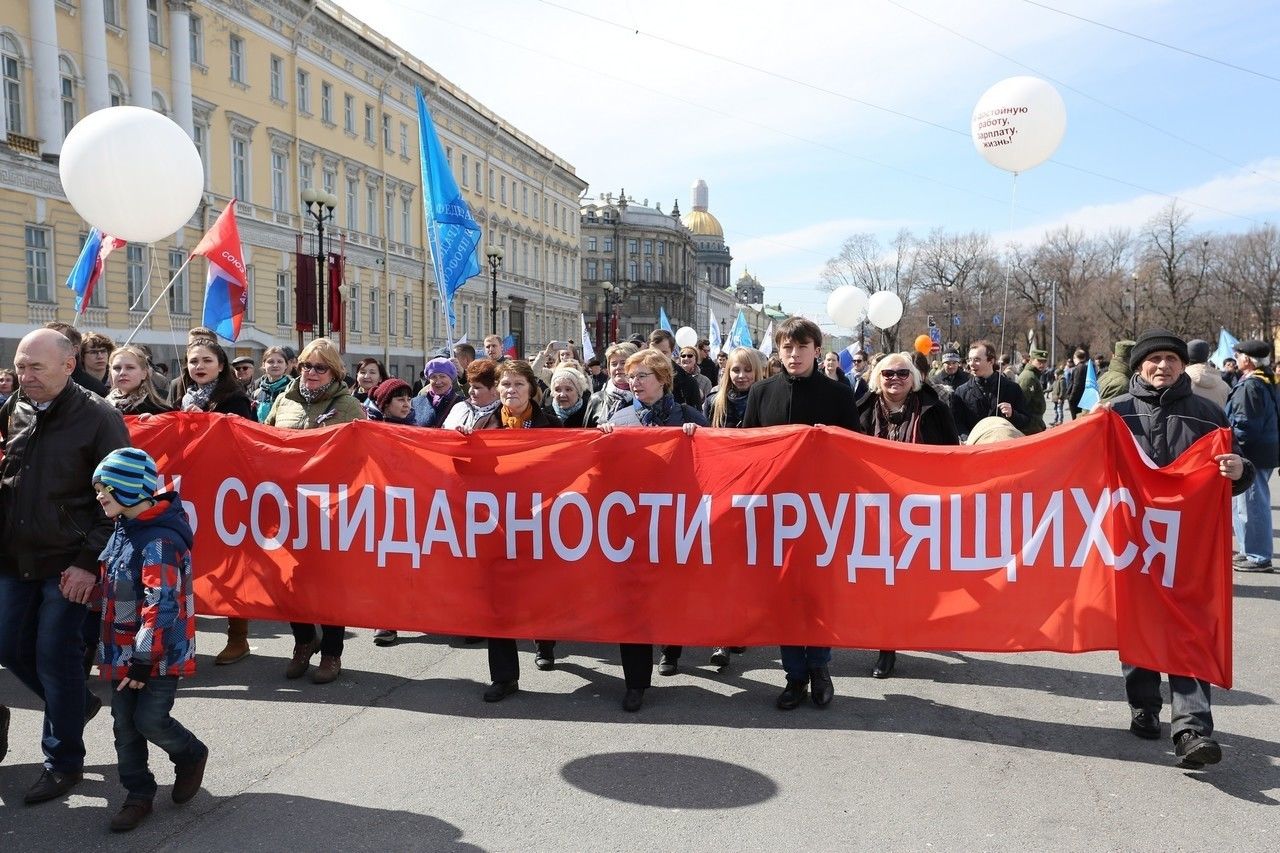 В первомайском шествии приняли участие более 100 тысяч петербуржцев 