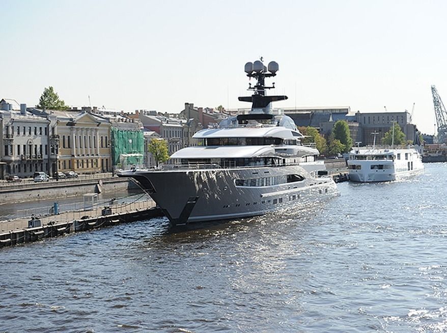 На Английской набережной пришвартовалась роскошная яхта американского миллиардера