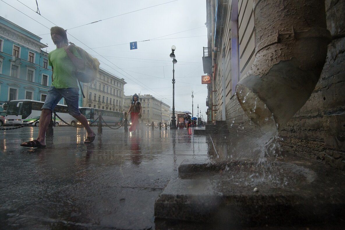 Питер сегодня погода видео. Санкт-Петербург ливень. Дождь в Питере. Непогода в Петербурге. Ливневые дожди в Петербурге.