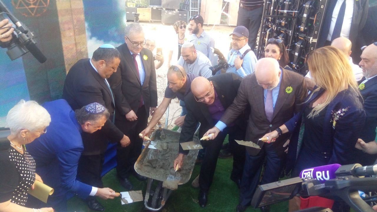 В Иерусалиме заложили первый камень и капсулу с землей с Пискаревского мемориала в основание памятника «Свеча Памяти»