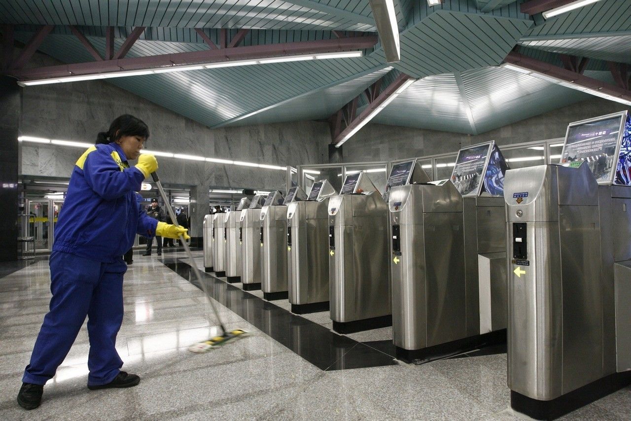 К середине декабря автоматы в вестибюлях станций метро модернизируют для бесконтактной оплаты 