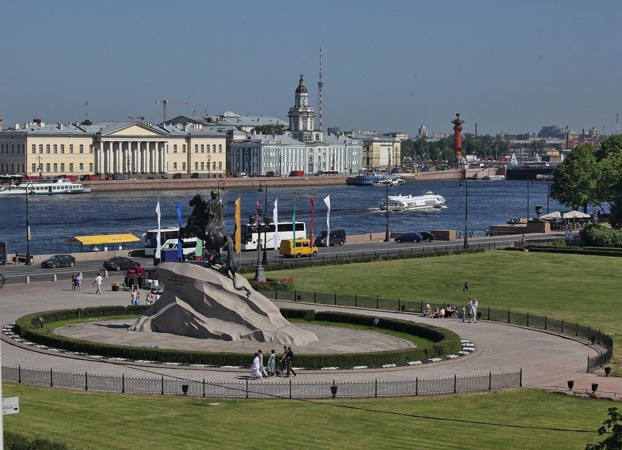 Депутат из Ленинградской области предложил переименовать Санкт-Петербург 