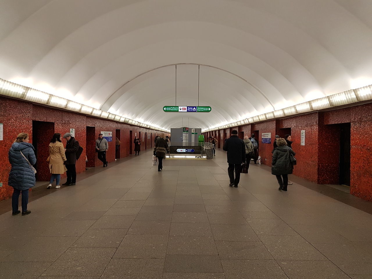 Вестибюль метро маяковская
