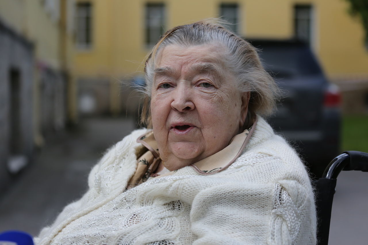 85-летнюю блокадницу, вылечившуюся от COVID-19, выписали из Мариинской больницы