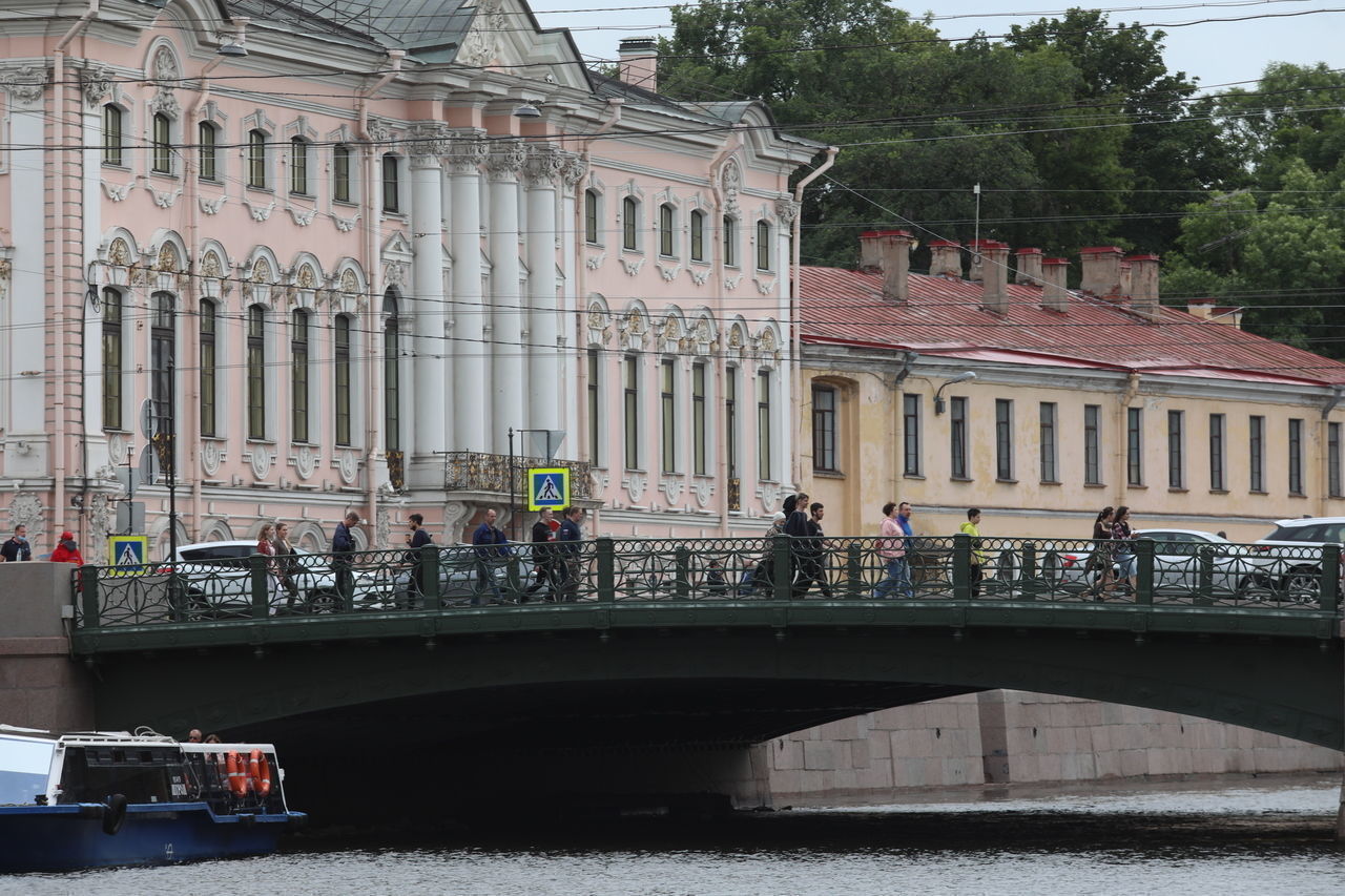 Большой Конюшенный мост в Санкт-Петербурге