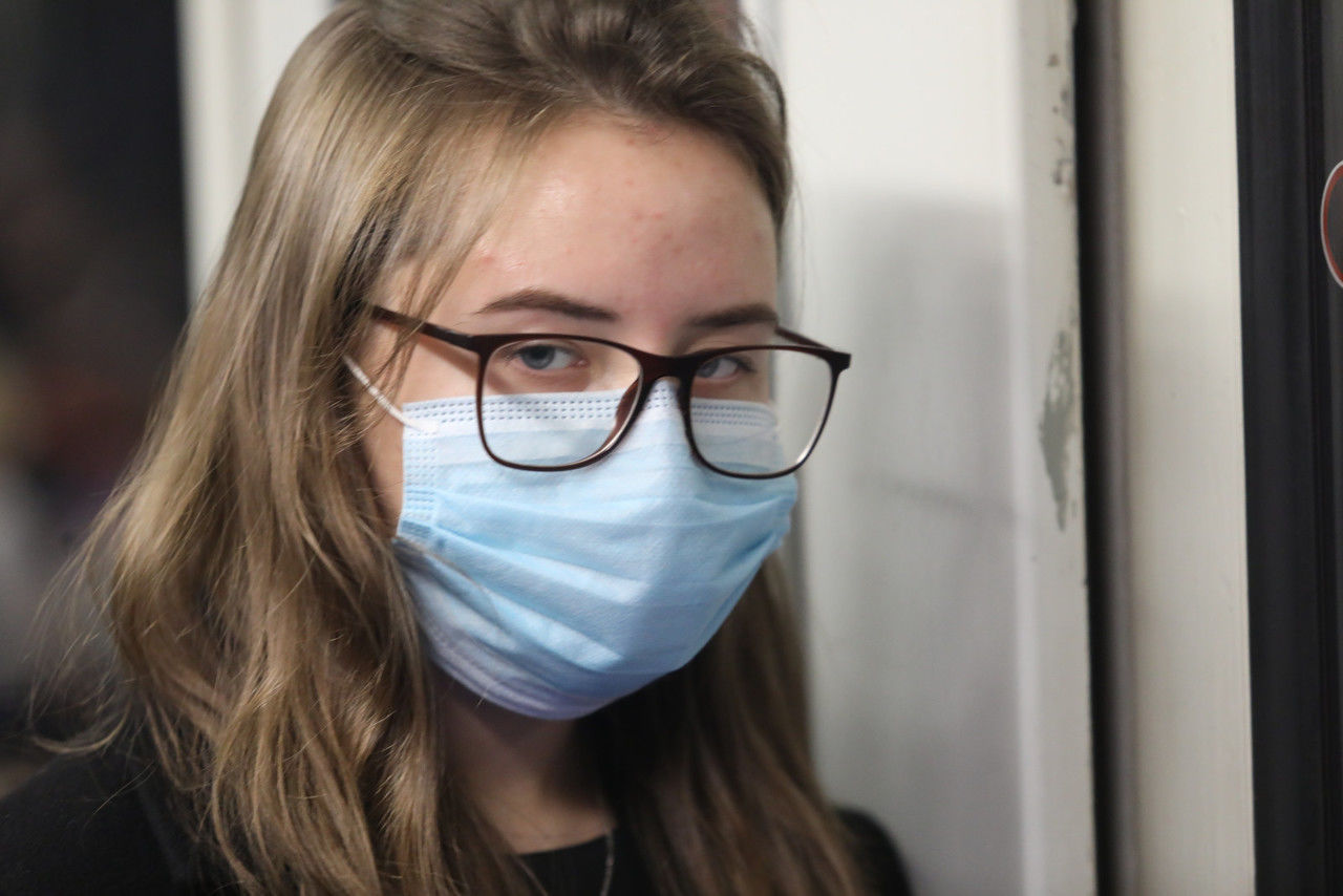«На ИВЛ дышать тяжелее»: петербуржцам ответили на все вопросы о медицинских масках 