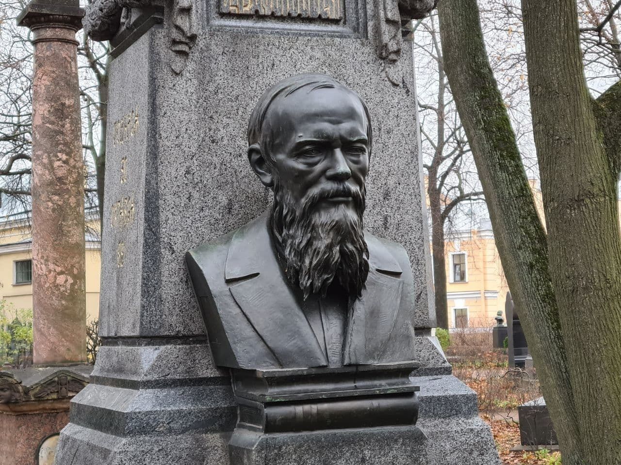 Памятник достоевскому в санкт петербурге