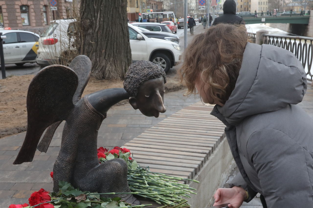 Памятник медикам погибшим от коронавируса в санкт петербурге