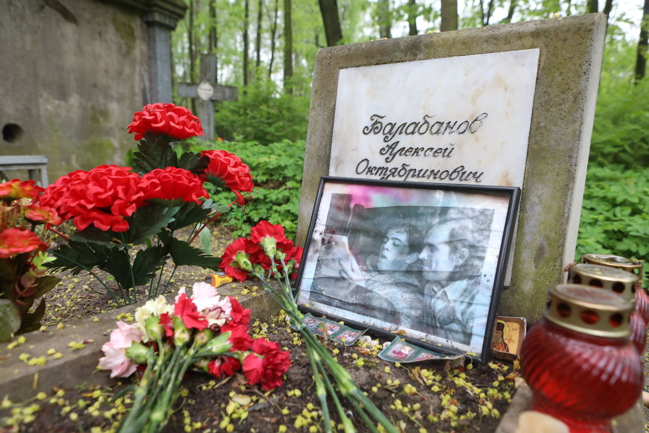 Могила Алексея Балабанова на Смоленском кладбище