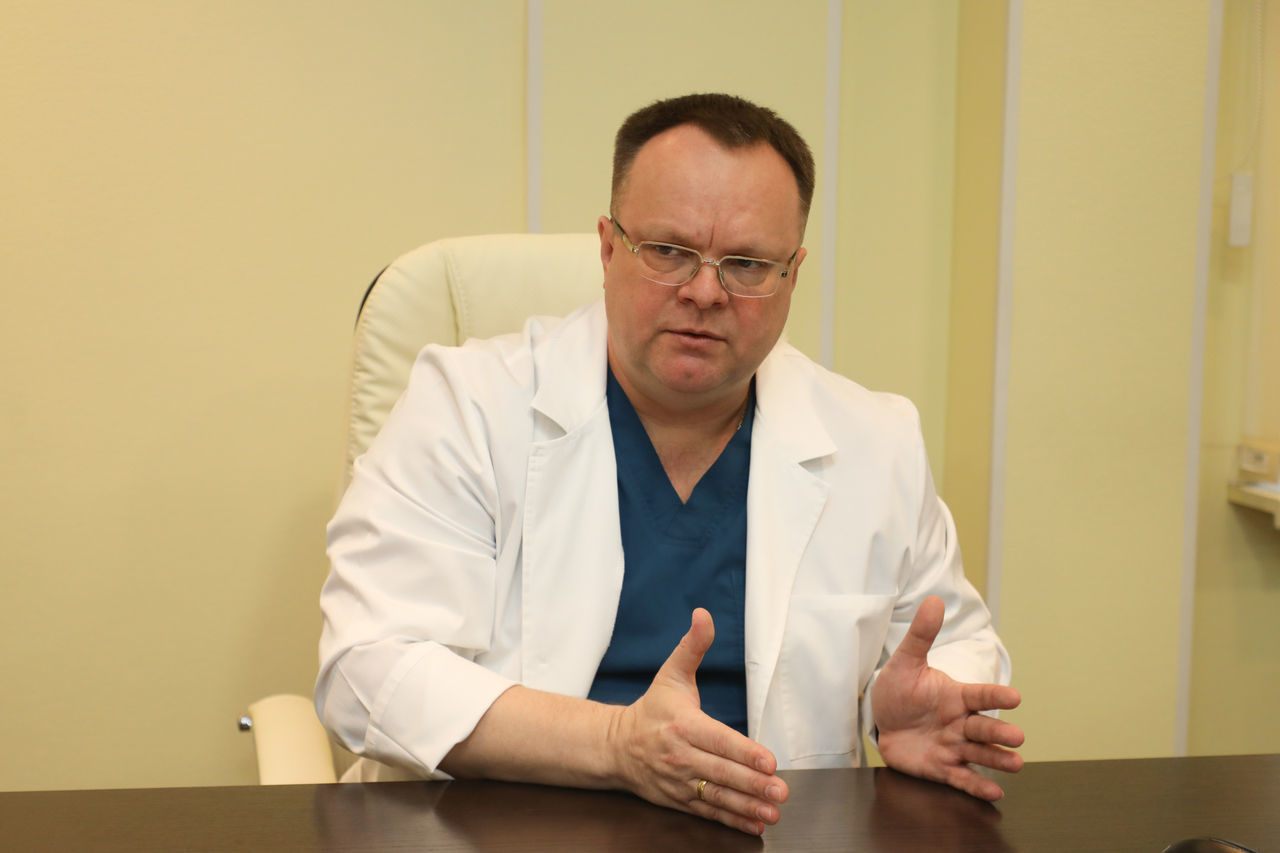 Главврач Боткинской больницы - антиваксерам: «Могу провести вас по реанимациям и показать страдания людей с тотальным поражением легких»